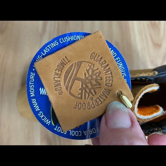 NWT Timberland Boots. Size 7 - Picture 4 of 7